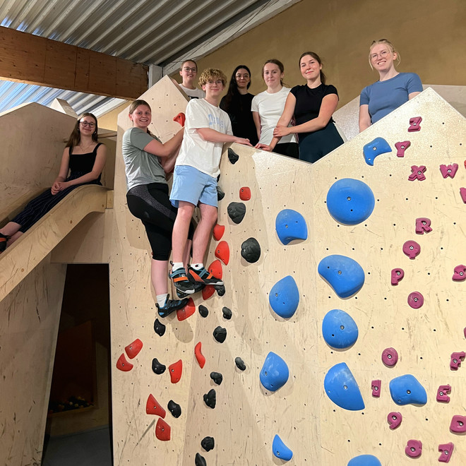 ttp-Azubis Gruppenbild beim Bouldern